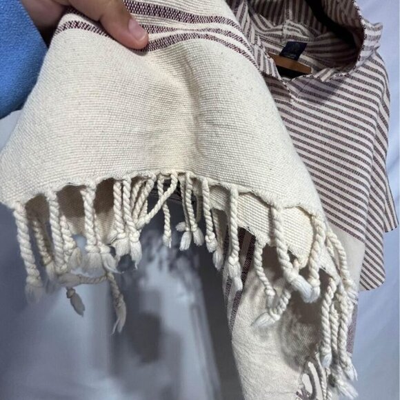 Artisan trading post poncho. 100% cotton. Brand new. Burgundy/cream. Hooded. - Picture 5 of 10